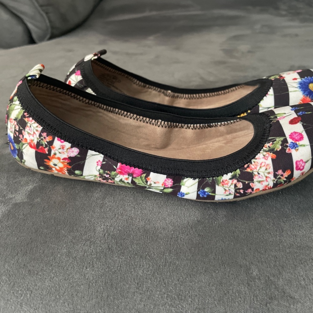 Patterned flats - Picture 2 of 4